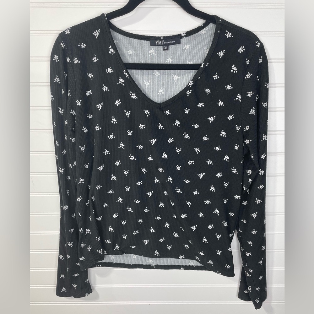 YMI Black and White Flower Design V Neck Long Sleeve XL Girl Juniors